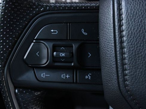 Used 2025 Toyota Tacoma SR5 AWD/4WD image 25