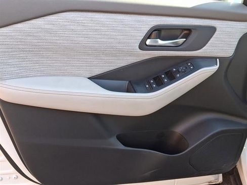 Certified 2023 Nissan Rogue SV image 13