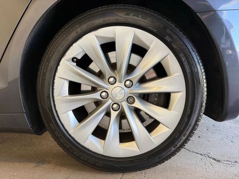 Used 2017 Tesla Model S 75D AWD/4WD image 32