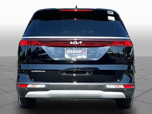 Used 2024 Kia Carnival EX FWD image 5