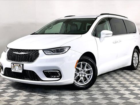 Used 2022 Chrysler Pacifica Touring-L image 1