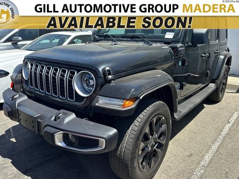 Used 2025 Jeep Wrangler Unlimited Sahara AWD/4WD image 1
