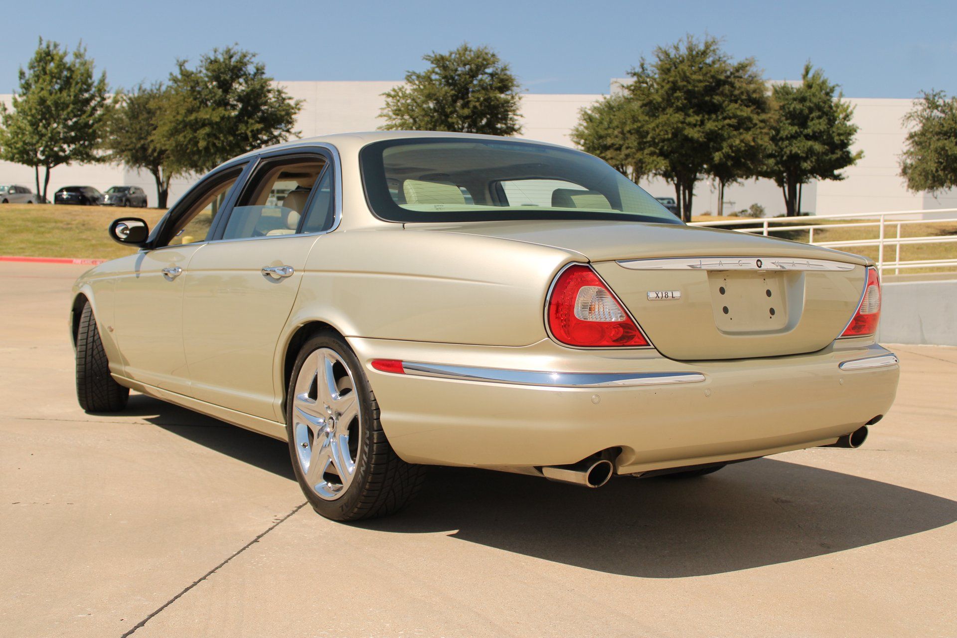 Used 2006 Jaguar XJ8 RWD image 9