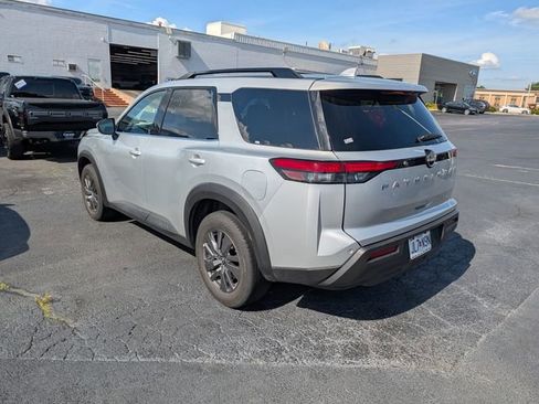 Used 2025 Nissan Pathfinder SV FWD image 40