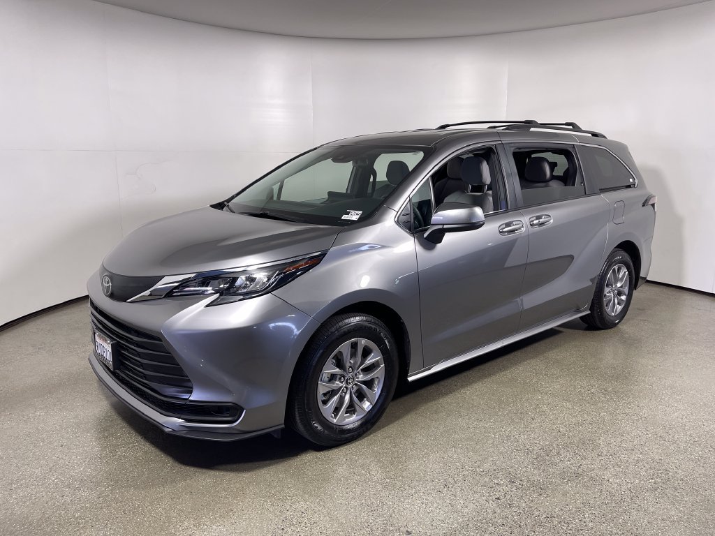 Certified 2026 Toyota Sienna LE AWD/4WD image 7