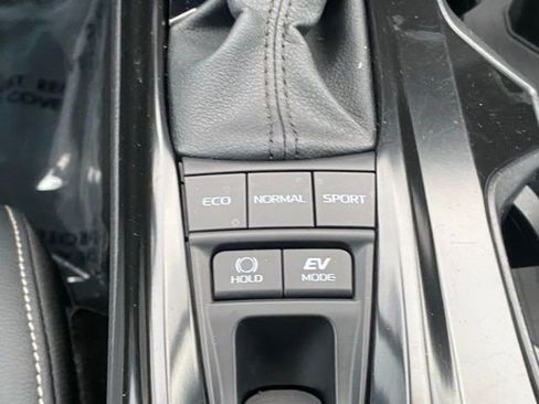 Used 2025 Toyota Camry SE w/ Convenience Package image 13