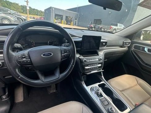 Used 2020 Ford Explorer XLT w/ Equipment Group 202A AWD/4WD image 8