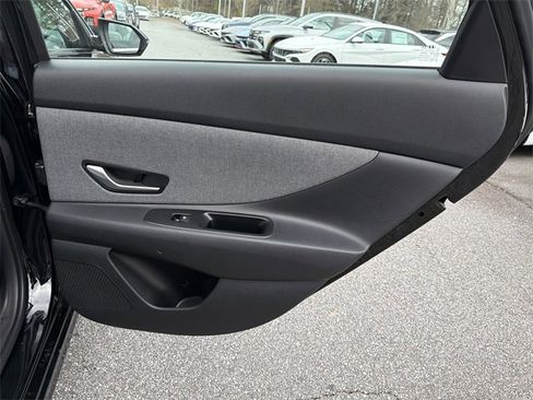 Certified 2022 Hyundai Elantra Limited image 16