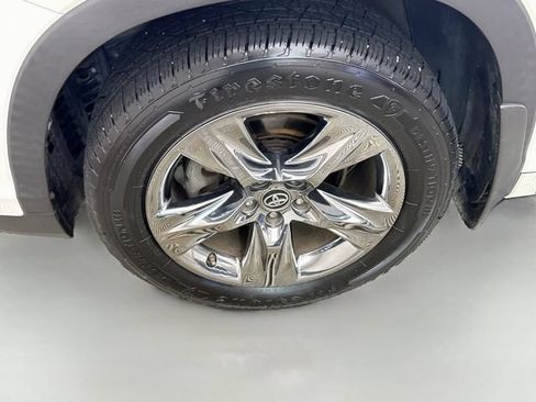 Used 2018 Toyota Highlander Limited Platinum AWD/4WD image 34