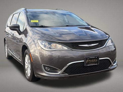 Used 2020 Chrysler Pacifica Touring-L image 8