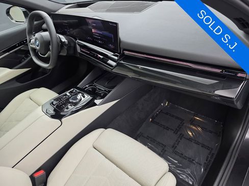 Certified 2024 BMW 530i w/ Premium Package RWD image 27