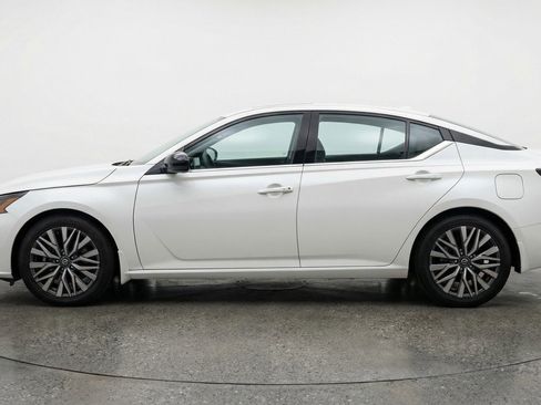 Used 2025 Nissan Altima 2.5 SV FWD image 5