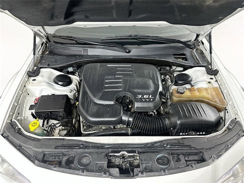 Used 2017 Chrysler 300 C w/ Safetytec Plus Group image 31