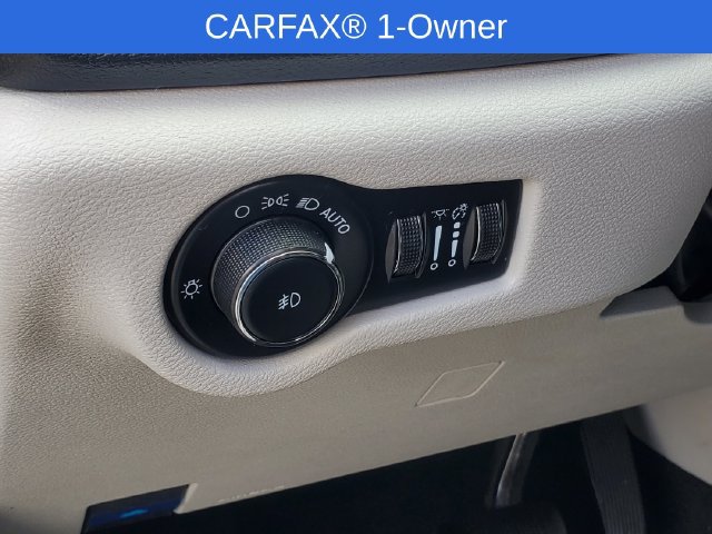 Used 2023 Chrysler Pacifica Touring-L FWD image 12