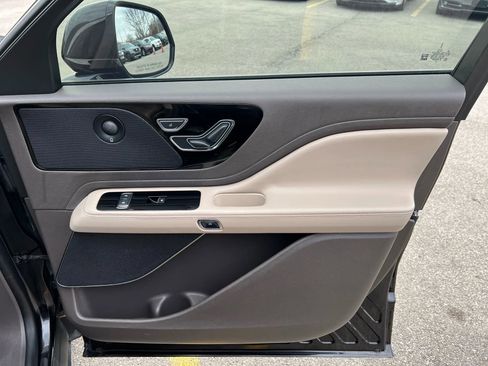 Used 2020 Lincoln Aviator Reserve image 19