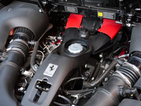 Used 2023 Ferrari F8 Tributo RWD image 28