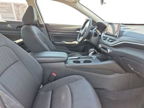 Used 2025 Nissan Altima 2.5 SV FWD image 17
