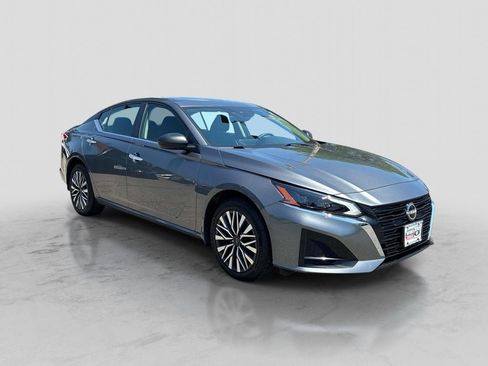 Certified 2024 Nissan Altima 2.5 SV AWD/4WD image 3
