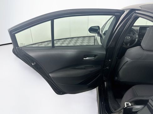 Used 2021 Toyota Corolla LE FWD image 25