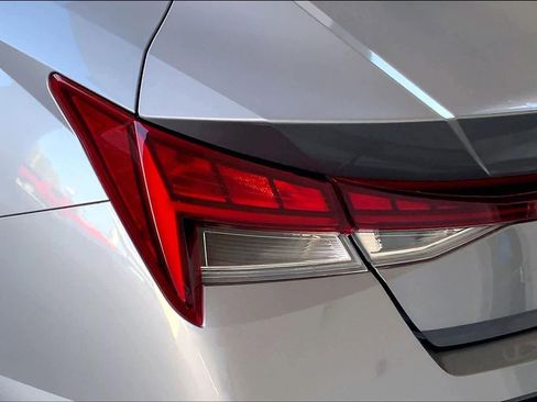 Used 2025 Hyundai Elantra SEL image 29