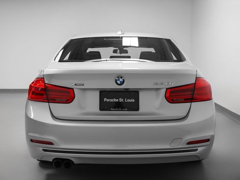 Used 2018 BMW 330i xDrive Sedan AWD/4WD image 11