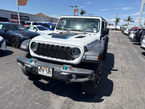 Used 2024 Jeep Wrangler Unlimited Rubicon 4xe AWD/4WD image 2