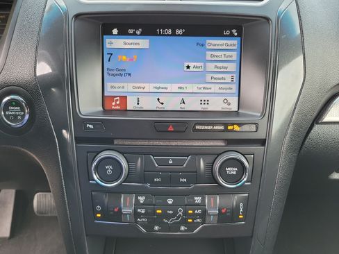 Used 2018 Ford Explorer XLT w/ Equipment Group 202A AWD/4WD image 10