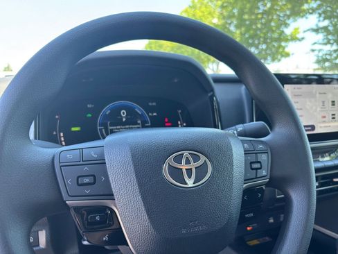 Used 2025 Toyota Camry LE FWD image 27