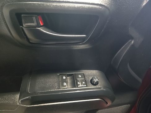 Used 2020 Toyota Tacoma SR AWD/4WD image 9