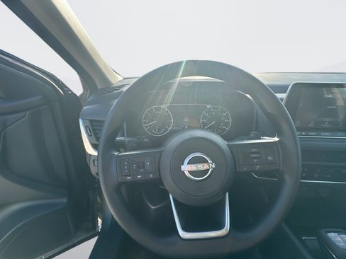 Used 2024 Nissan Rogue S FWD image 16