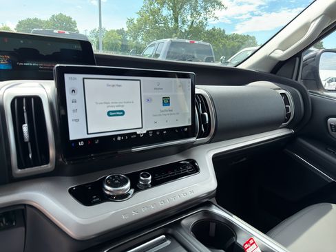 New 2026 Ford Expedition Active RWD image 11