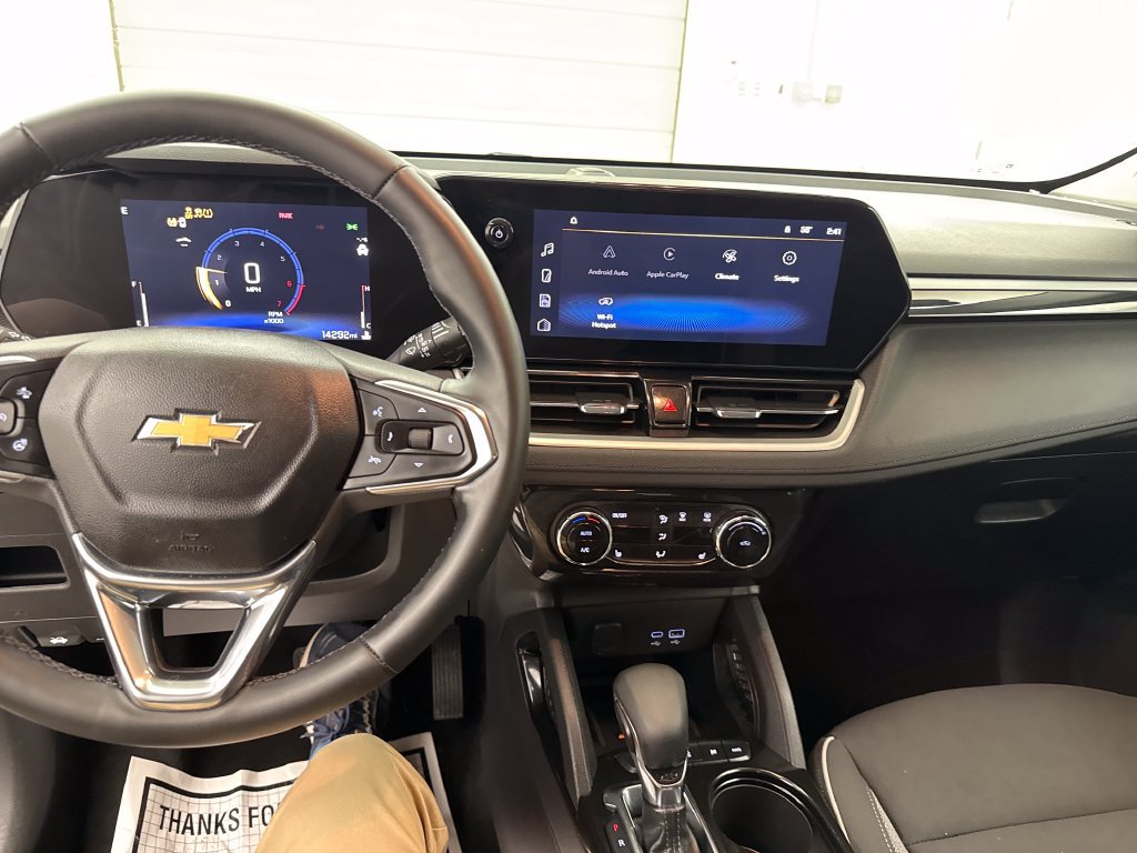 Used 2024 Chevrolet TrailBlazer LT w/ Convenience Package AWD/4WD image 15