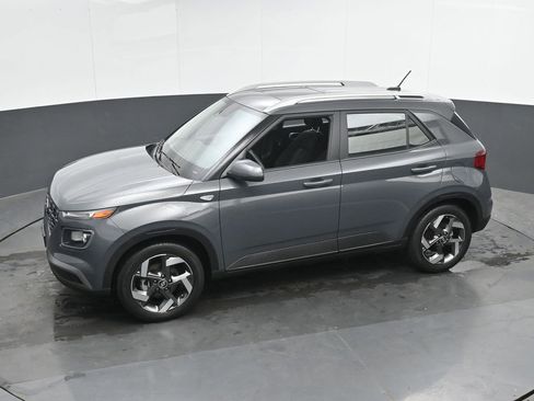 Used 2025 Hyundai Venue SEL FWD image 35