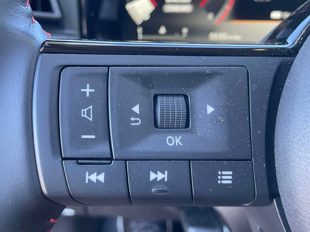 Used 2025 Nissan Kicks SR FWD image 30