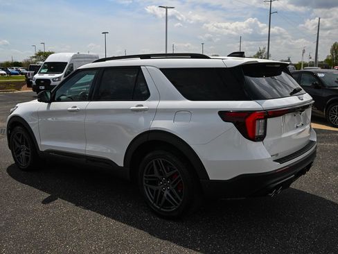Certified 2025 Ford Explorer ST AWD/4WD image 7