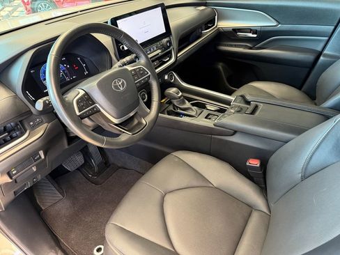 Used 2024 Toyota Grand Highlander XLE image 15