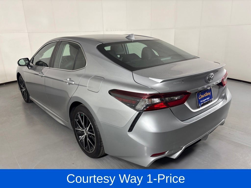 Used 2024 Toyota Camry SE FWD image 6