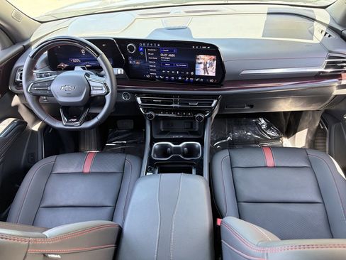 Used 2025 Chevrolet Traverse RS FWD image 15