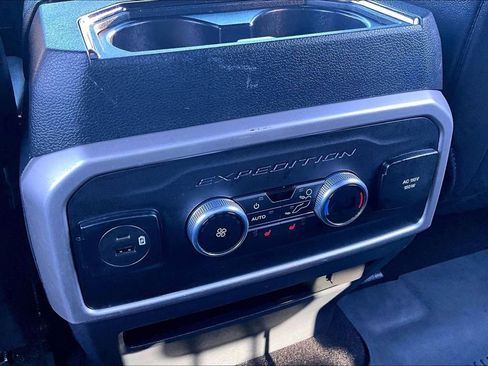 Used 2022 Ford Expedition Limited image 34