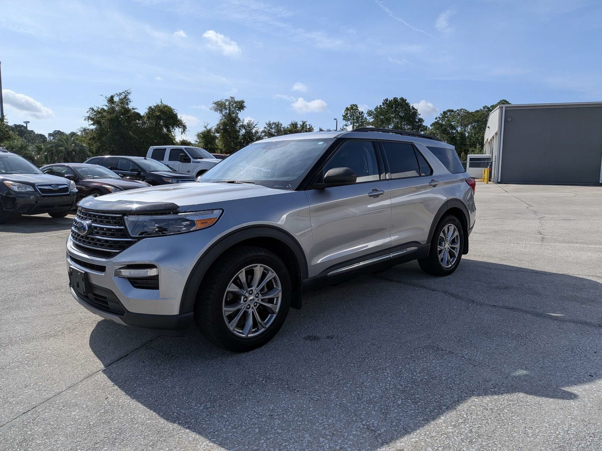 Used 2021 Ford Explorer XLT w/ Equipment Group 202A RWD image 8