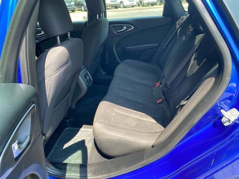 Used 2015 Chrysler 200 Limited w/ Convenience Group image 9