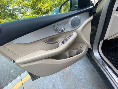 Certified 2019 Mercedes-Benz GLC 300 4MATIC image 32