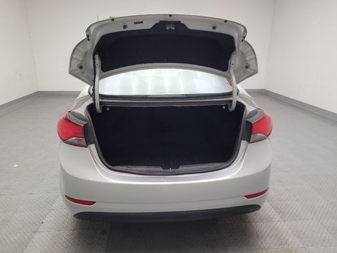 Used 2015 Hyundai Elantra SE image 29