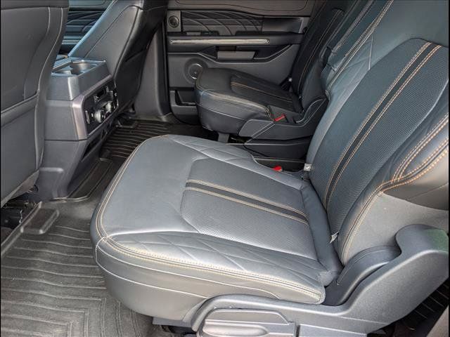Used 2023 Ford Expedition Platinum AWD/4WD image 11