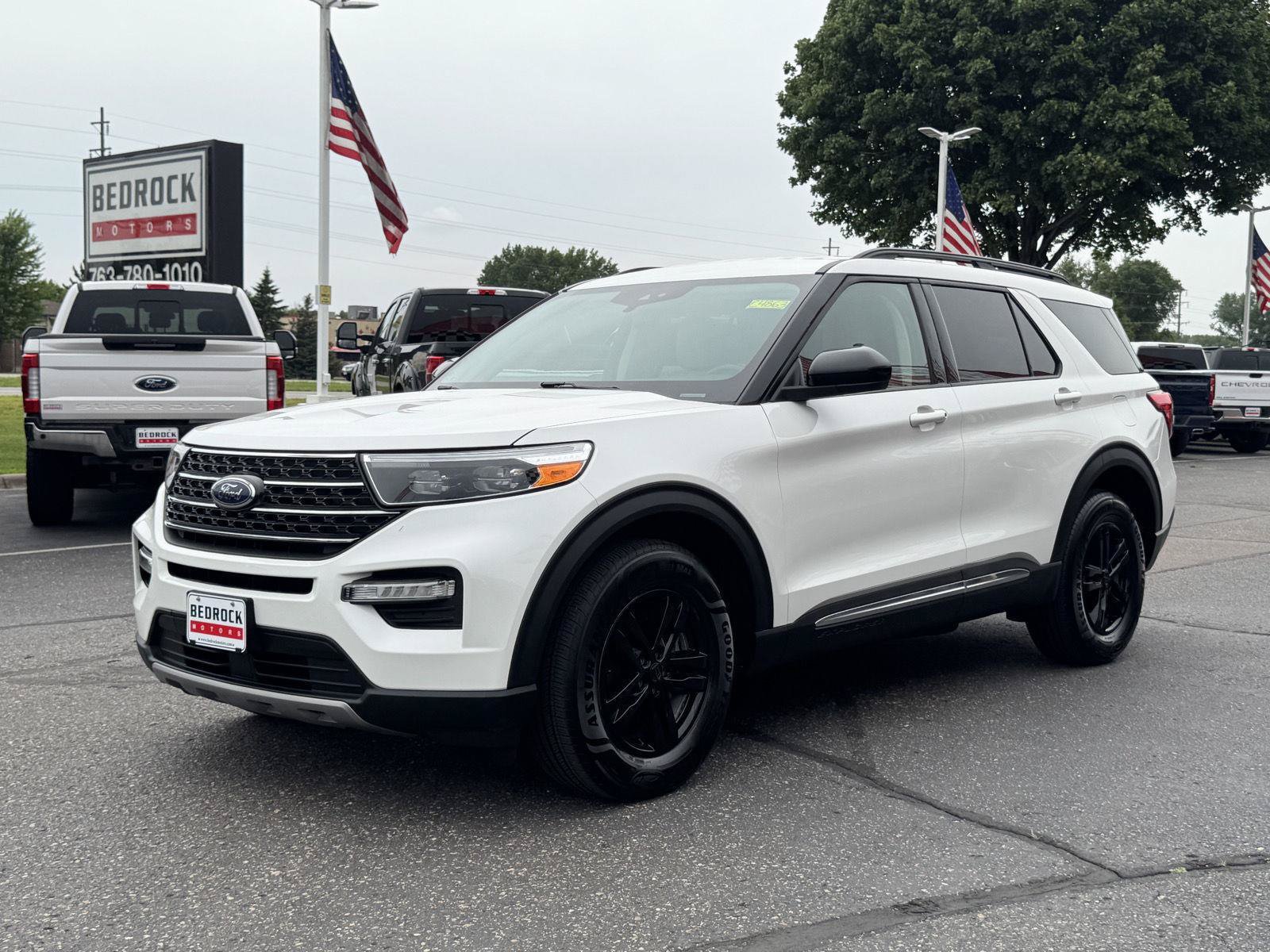 Used 2021 Ford Explorer XLT w/ Equipment Group 202A AWD/4WD image 3