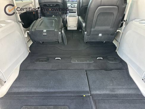 Used 2024 Chrysler Pacifica Touring-L FWD image 17