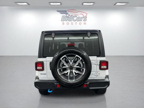 Used 2024 Jeep Wrangler Unlimited w/ Convenience Group AWD/4WD image 5