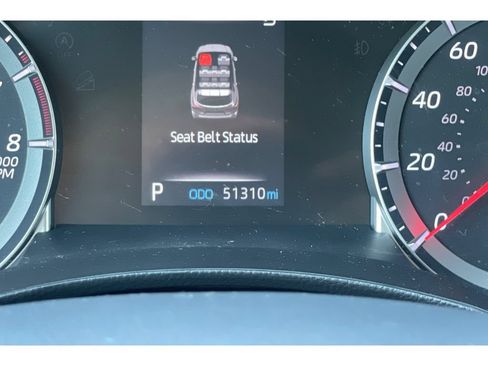 Used 2021 Toyota Highlander LE FWD image 39