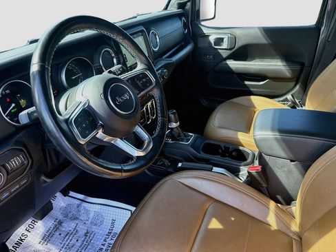 Used 2022 Jeep Wrangler Unlimited Sahara w/ Cold Weather Group AWD/4WD image 25