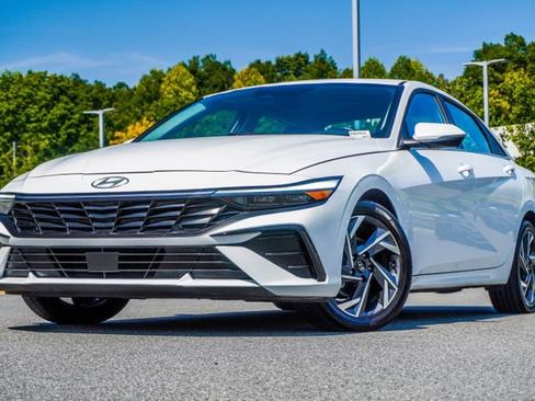 Used 2025 Hyundai Elantra Limited FWD image 1